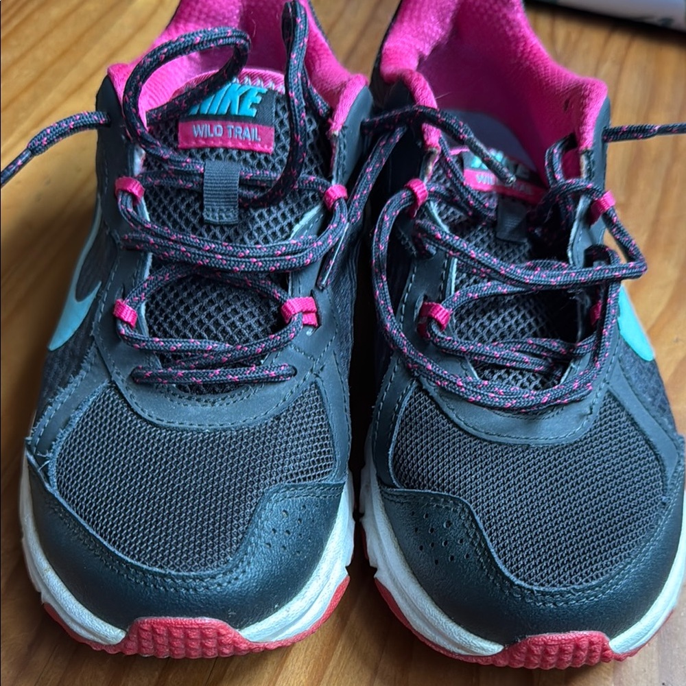 Ladies Nike Black & Pink "Wild Trail" Breathable Mesh sneakers, size 7.5